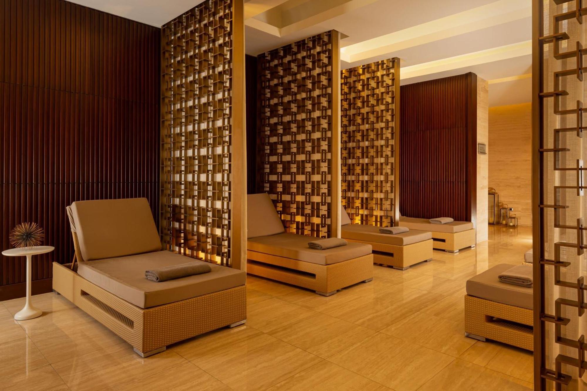 Baku Marriott Hotel Boulevard Ngoại thất bức ảnh The spa at The Westin Mumbai