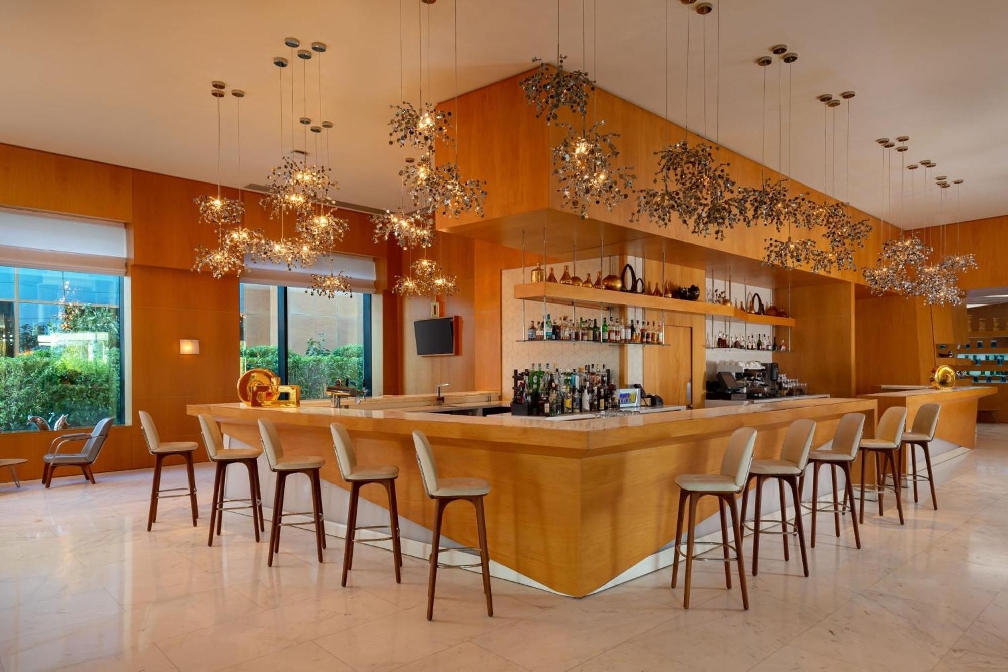 Baku Marriott Hotel Boulevard Ngoại thất bức ảnh The bar at the hotel