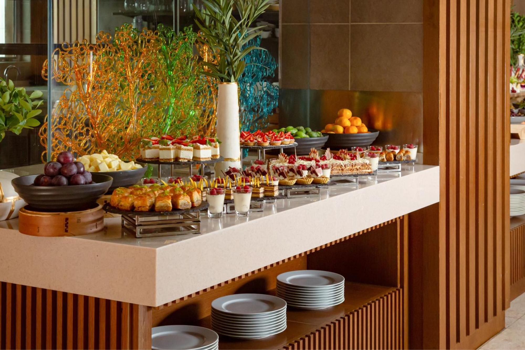 Baku Marriott Hotel Boulevard Ngoại thất bức ảnh A dessert buffet