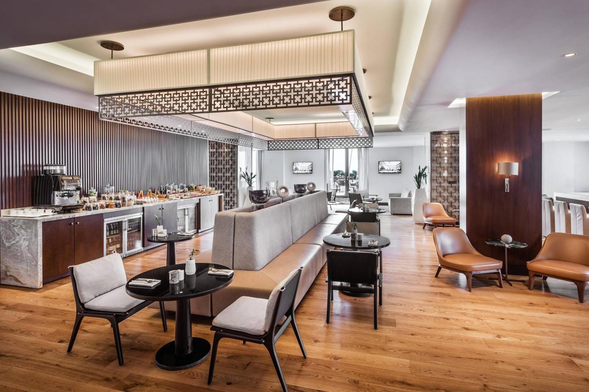 Baku Marriott Hotel Boulevard Ngoại thất bức ảnh The lounge at the airport