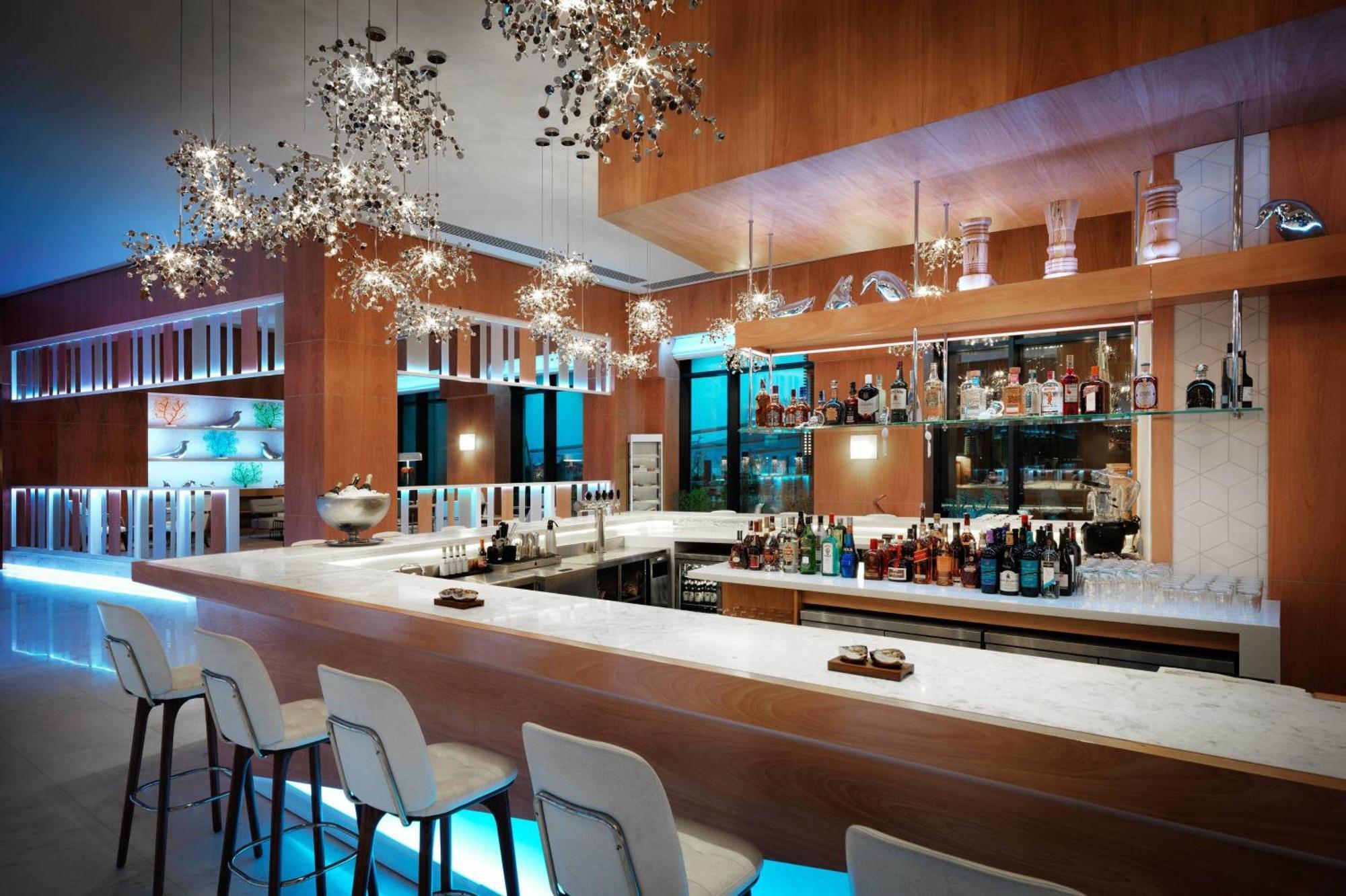 Baku Marriott Hotel Boulevard Ngoại thất bức ảnh The bar at the 101 bar